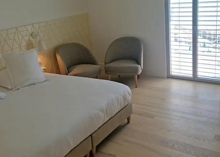 Beau Rivage تشارافينيس