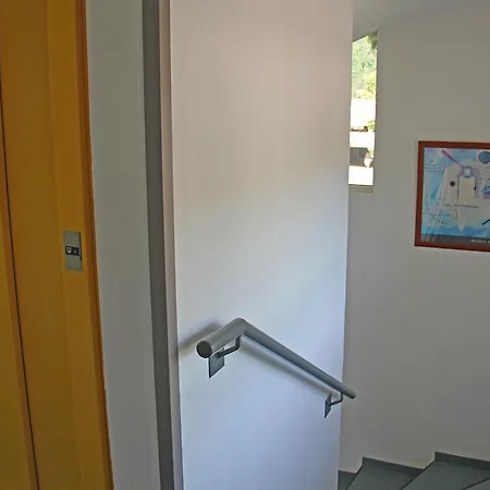 博尔里维格公寓酒店 3*